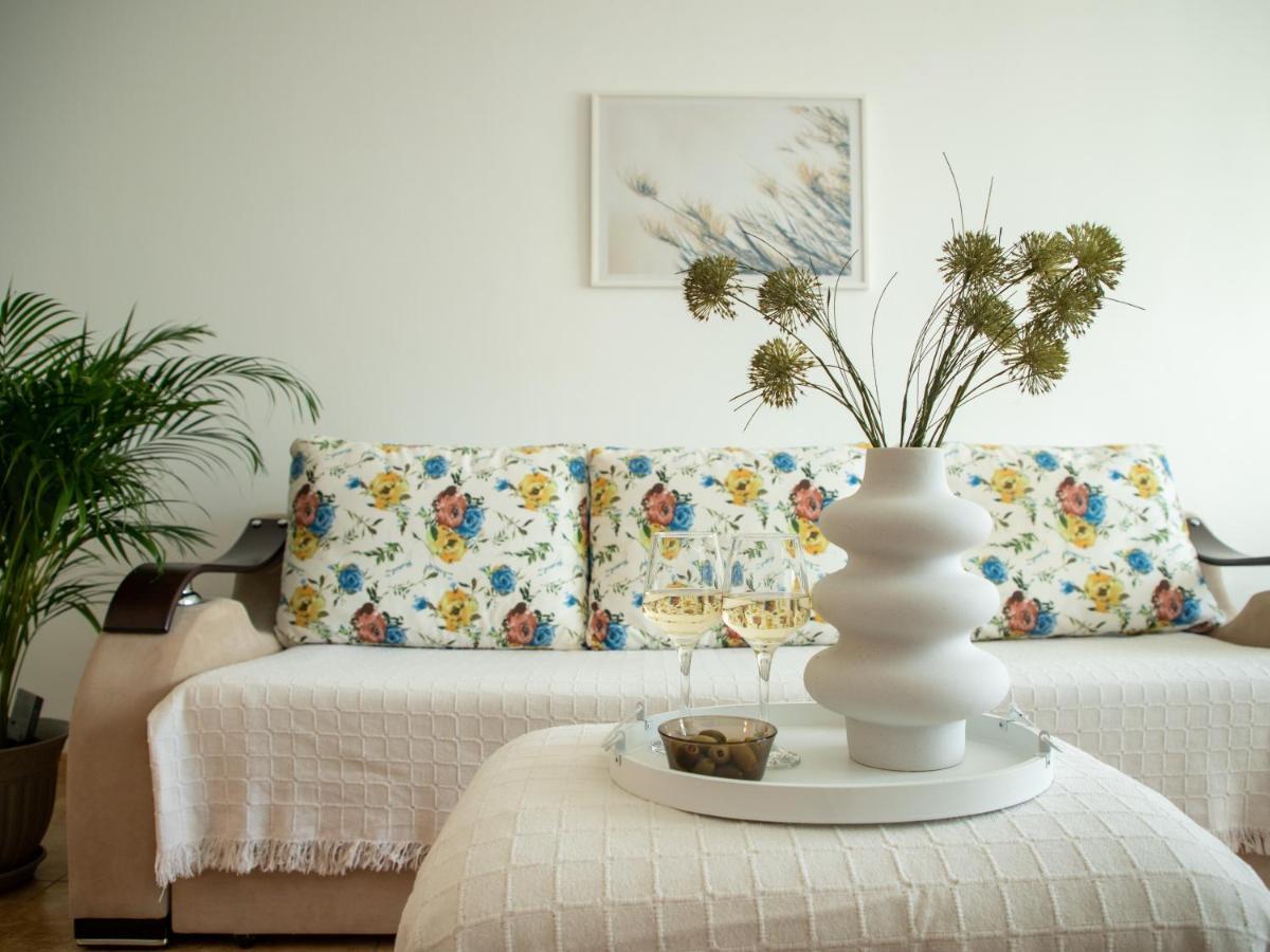 Marin Apartment Констанца Екстериор снимка